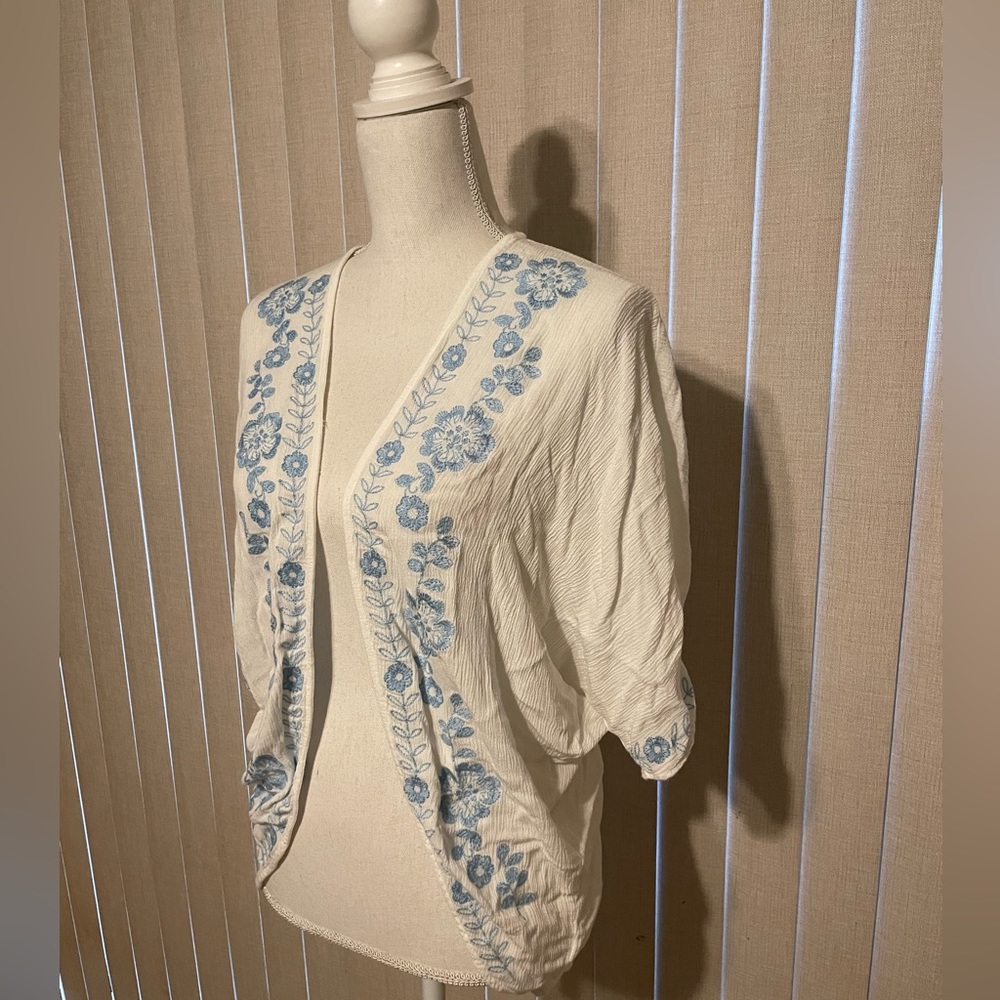 Francesca Blue Rain White and Light Blue Coverup Size S - Picture 2 of 5